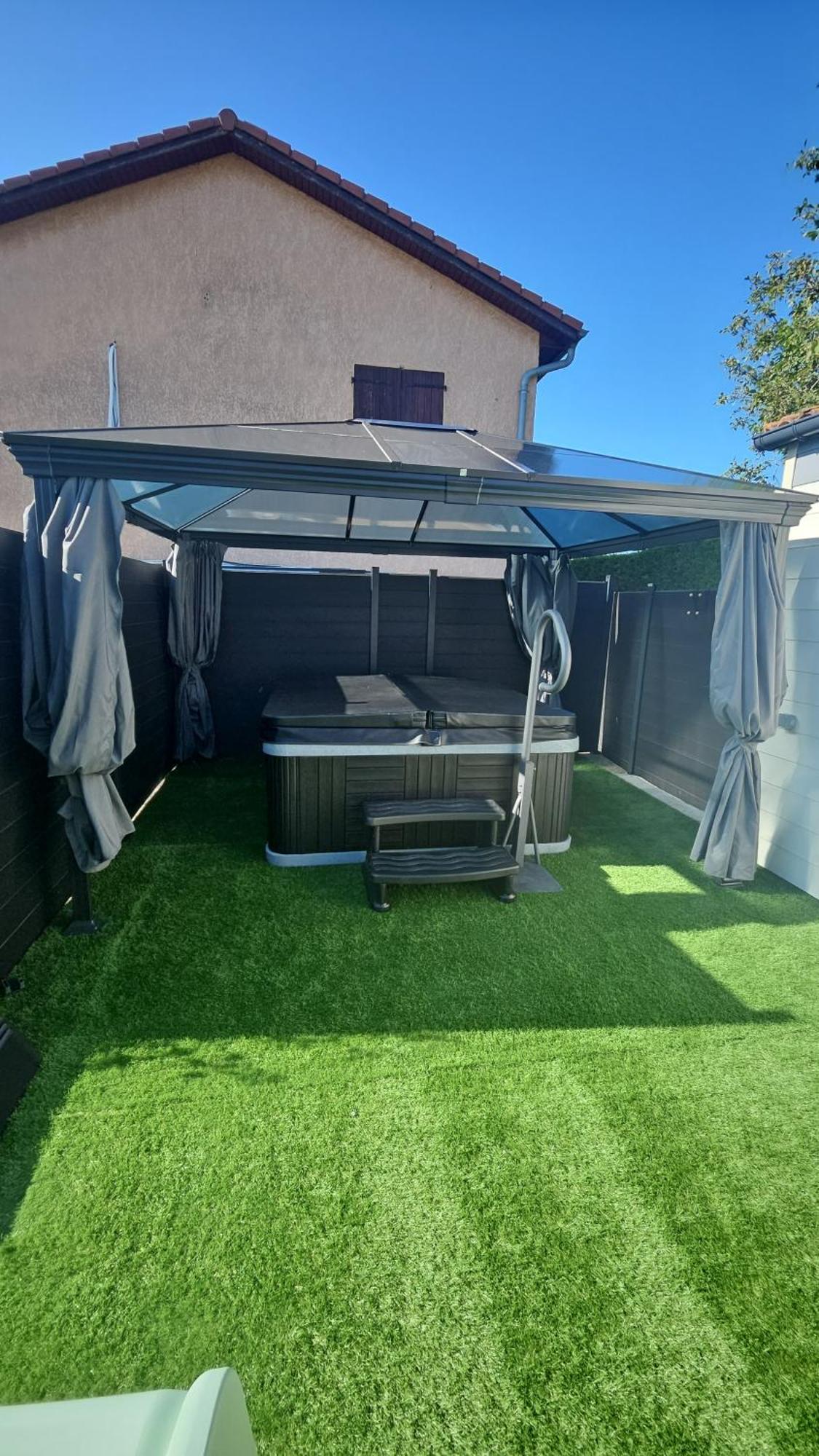 Hebergement Privee Jaccuzzi En Supplement Saint-Clair-du-Rhone Exterior foto