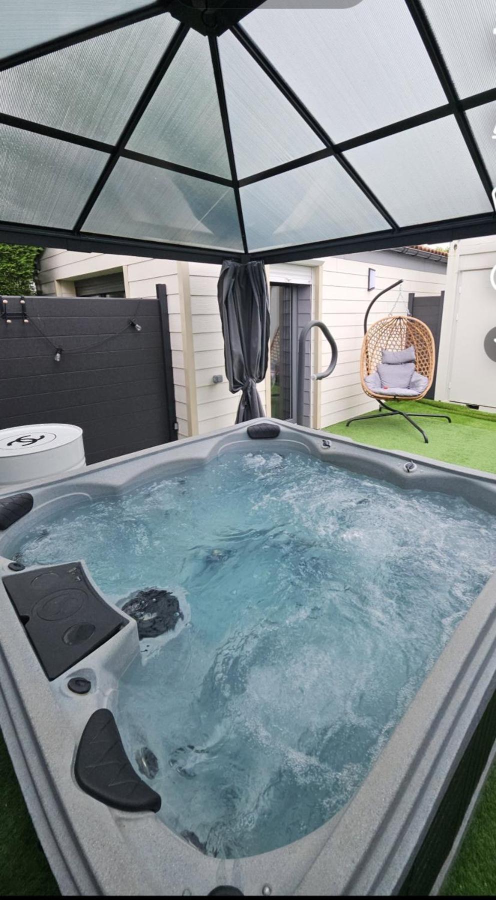 Hebergement Privee Jaccuzzi En Supplement Saint-Clair-du-Rhone Exterior foto
